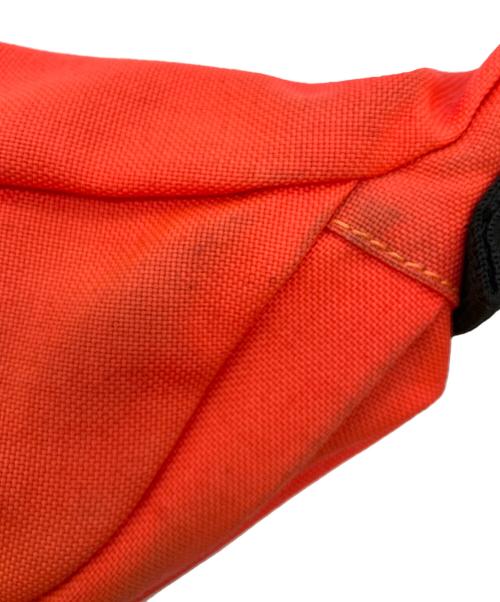 Maison Margiela（メゾンマルジェラ）Maison Margiela (メゾンマルジェラ) CROSS BODY POUCH ウエストバッグ レッド×ブラックの古着・服飾アイテム