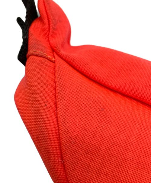 Maison Margiela（メゾンマルジェラ）Maison Margiela (メゾンマルジェラ) CROSS BODY POUCH ウエストバッグ レッド×ブラックの古着・服飾アイテム