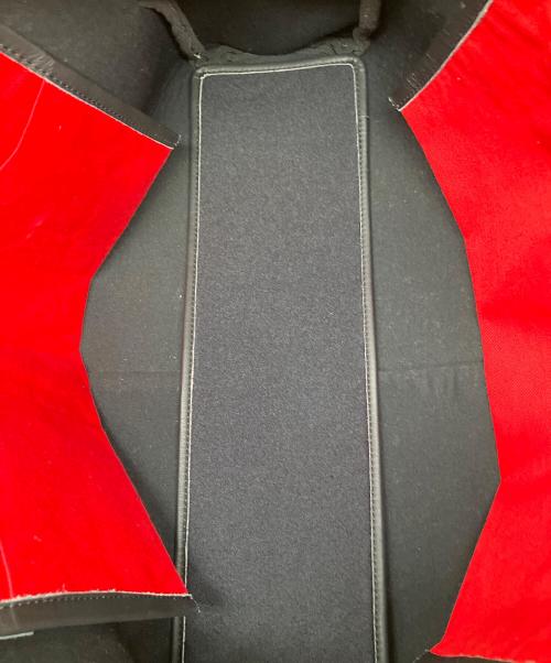 kawa-kawa（カワカワ）kawa-kawa (カワカワ) wet トートバッグ Mサイズ ブラック×レッドの古着・服飾アイテム