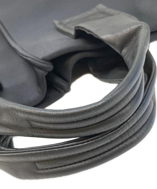 kawa-kawa（カワカワ）kawa-kawa (カワカワ) wet トートバッグ Mサイズ ブラック×レッドの古着・服飾アイテム