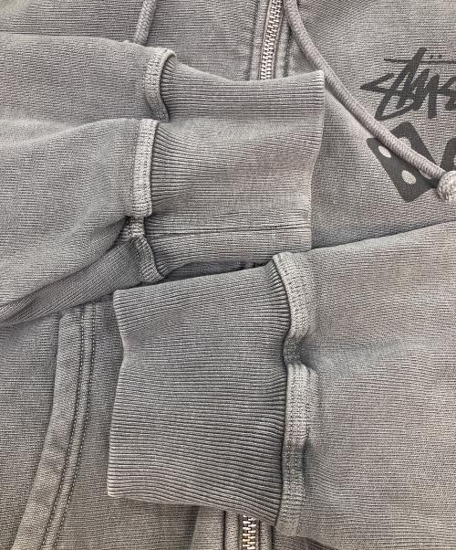 stussy（ステューシー）stussy (ステューシー) DICE ZIP HOODIE PIGMENT DYED グレー サイズ:SIZE Mの古着・服飾アイテム