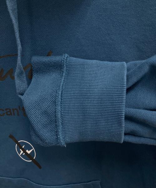 Saturdays NYC（サタデーズ ニューヨーク）Saturdays NYC (サタデーズ ニューヨーク) FRAGMENT DESIGN (フラグメントデザイン) プルオーバーパーカー ブルー サイズ:SIZE Mの古着・服飾アイテム