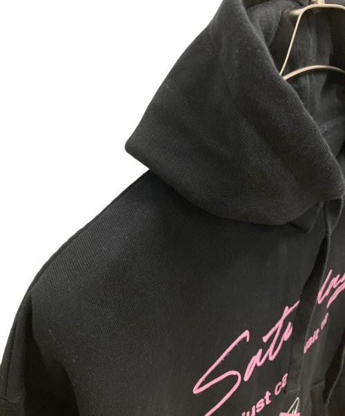 Saturdays NYC（サタデーズ ニューヨーク）Saturdays NYC (サタデーズ ニューヨーク) FRAGMENT DESIGN (フラグメントデザイン) プルオーバーパーカー ブラック×ピンク サイズ:SIZE Mの古着・服飾アイテム