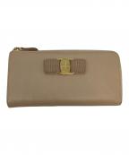 Salvatore Ferragamoサルヴァトーレ フェラガモ）の古着「ヴァラリボン 長財布」｜アイボリー