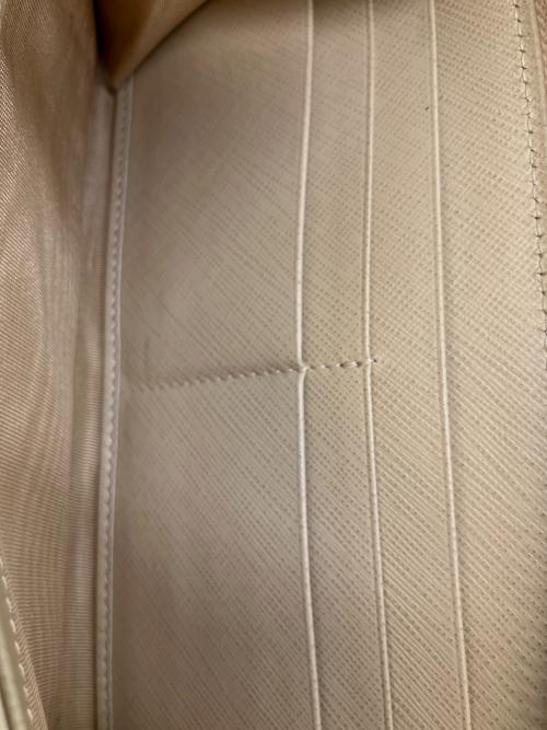 Salvatore Ferragamo（サルヴァトーレ フェラガモ）Salvatore Ferragamo (サルヴァトーレ フェラガモ) ヴァラリボン 長財布 アイボリーの古着・服飾アイテム