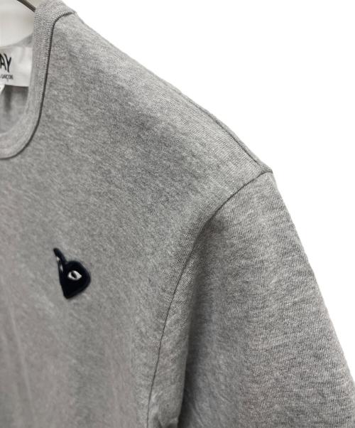 PLAY COMME des GARCONS（プレイコムデギャルソン）PLAY COMME des GARCONS (プレイコムデギャルソン) 半袖カットソー グレー サイズ:SIZE Mの古着・服飾アイテム