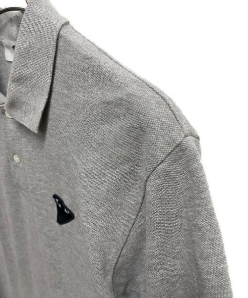 PLAY COMME des GARCONS（プレイコムデギャルソン）PLAY COMME des GARCONS (プレイコムデギャルソン) 半袖ポロシャツ グレー サイズ:SIZE Mの古着・服飾アイテム
