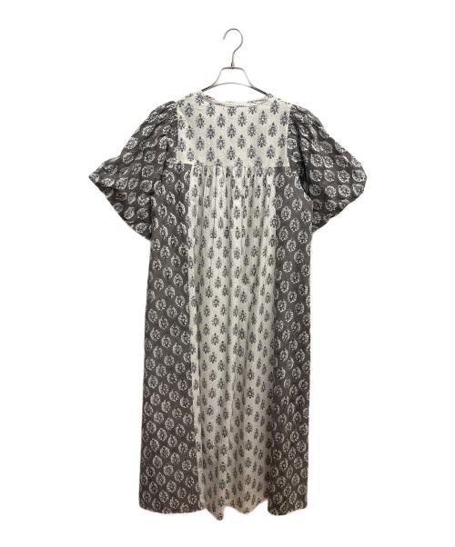 Aguni（アグニ）Aguni (アグニ) 半袖ワンピース ホワイト×グレー サイズ:SIZE Free 未使用品の古着・服飾アイテム