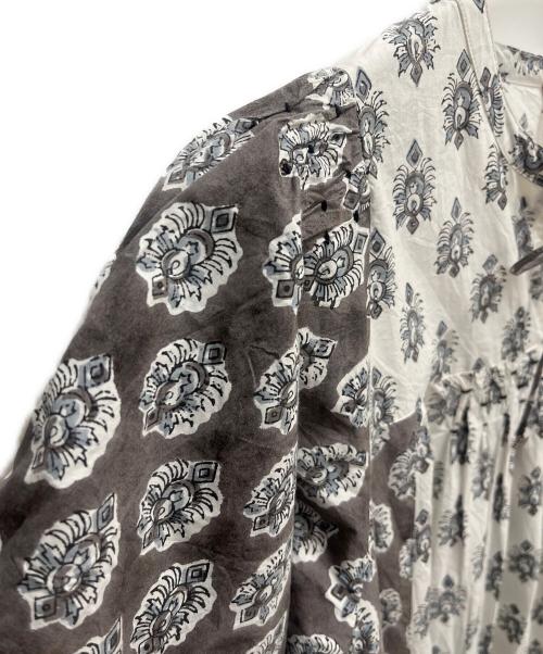 Aguni（アグニ）Aguni (アグニ) 半袖ワンピース ホワイト×グレー サイズ:SIZE Free 未使用品の古着・服飾アイテム