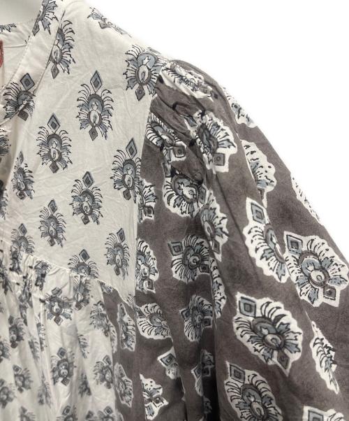 Aguni（アグニ）Aguni (アグニ) 半袖ワンピース ホワイト×グレー サイズ:SIZE Free 未使用品の古着・服飾アイテム