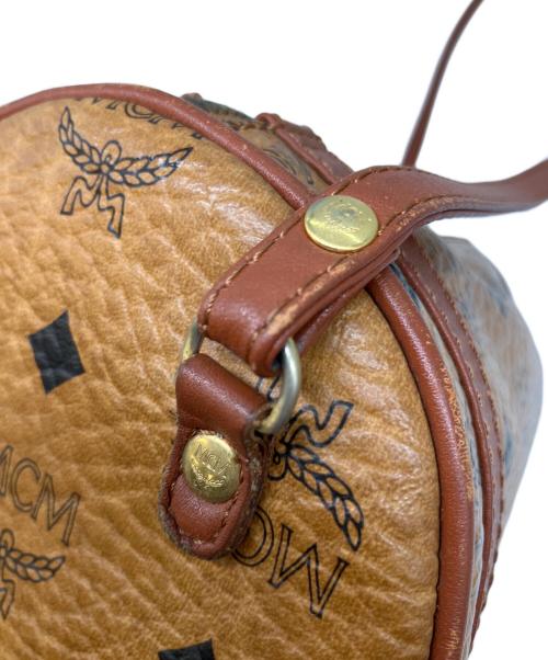 MCM（エムシーエム）MCM (エムシーエム) ロゴグラム ヴィセトス ラウンドショルダーバッグ ブラウンの古着・服飾アイテム
