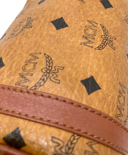 MCM（エムシーエム）MCM (エムシーエム) ロゴグラム ヴィセトス ラウンドショルダーバッグ ブラウンの古着・服飾アイテム
