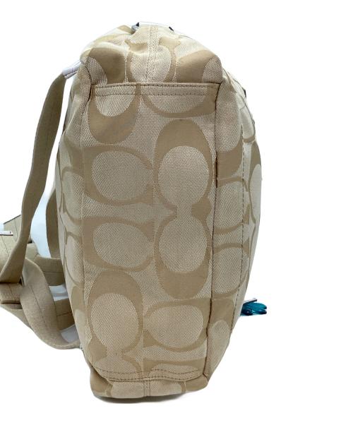 COACH（コーチ）COACH (コーチ) コーチ シグネチャー デイジー リュック ベージュの古着・服飾アイテム