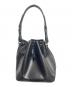 LOUIS VUITTON（ルイ ヴィトン）の古着「エピ プチノエ ワンショルダーバッグ」｜ブラック