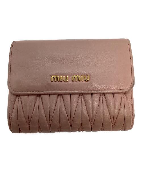 MIU MIU（ミュウミュウ）MIU MIU (ミュウミュウ) マテラッセ　2つ折り財布 ピンクの古着・服飾アイテム