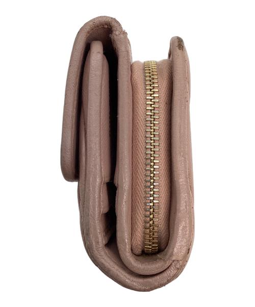 MIU MIU（ミュウミュウ）MIU MIU (ミュウミュウ) マテラッセ　2つ折り財布 ピンクの古着・服飾アイテム