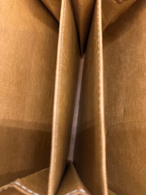 HUNTING WORLD（ハンティングワールド）HUNTING WORLD (ハンティングワールド) バチューサーパス モンタナ 2つ折り財布 ブラック×ブラウンの古着・服飾アイテム