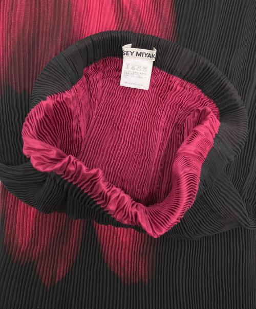 ISSEY MIYAKE（イッセイミヤケ）ISSEY MIYAKE (イッセイミヤケ) プリーツスカート ブラック×レッド サイズ:SIZE 1の古着・服飾アイテム