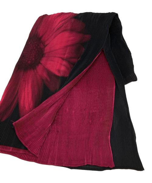 ISSEY MIYAKE（イッセイミヤケ）ISSEY MIYAKE (イッセイミヤケ) プリーツスカート ブラック×レッド サイズ:SIZE 1の古着・服飾アイテム