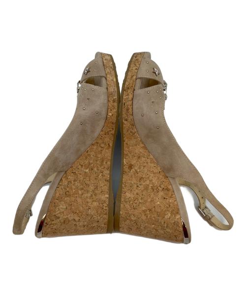 JIMMY CHOO（ジミーチュウ）JIMMY CHOO (ジミーチュウ) スタースタッズ ウェッジソール サンダル ベージュ×ナチュラル サイズ:SIZE 38の古着・服飾アイテム