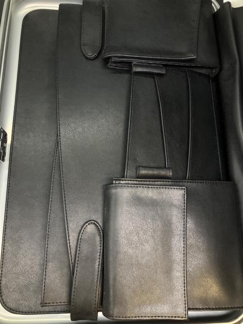 ZERO HALLIBURTON（ゼロ ハリバートン）ZERO HALLIBURTON (ゼロ ハリバートン) アタッシュケース シルバーの古着・服飾アイテム