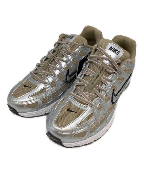 NIKE（ナイキ）NIKE (ナイキ) P−6000 ローカットスニーカー シルバー×ベージュ サイズ:SIZE 28cm 未使用品の古着・服飾アイテム