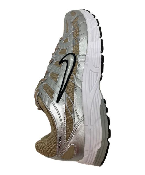 NIKE（ナイキ）NIKE (ナイキ) P−6000 ローカットスニーカー シルバー×ベージュ サイズ:SIZE 28cm 未使用品の古着・服飾アイテム
