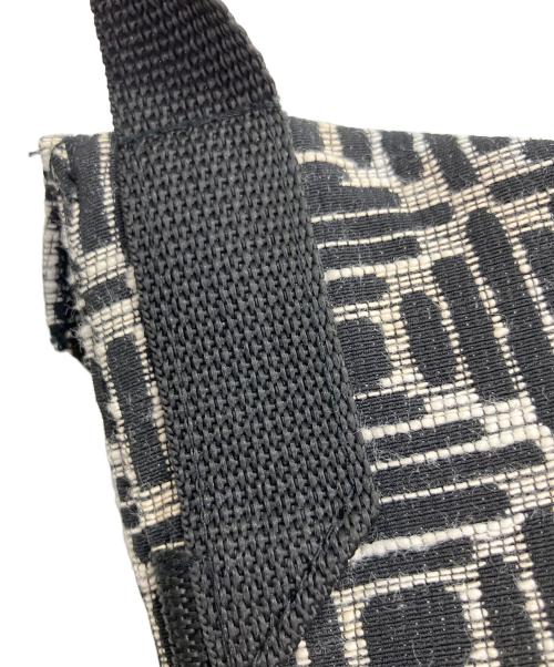 Engineered Garments（エンジニアド ガーメンツ）Engineered Garments (エンジニアド ガーメンツ) ショルダーバッグ ホワイト×ブラックの古着・服飾アイテム