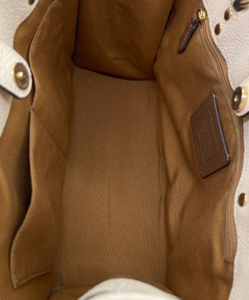 COACH（コーチ）COACH (コーチ) デンプシー キャリーオール ウィズ パッチ ホワイトの古着・服飾アイテム