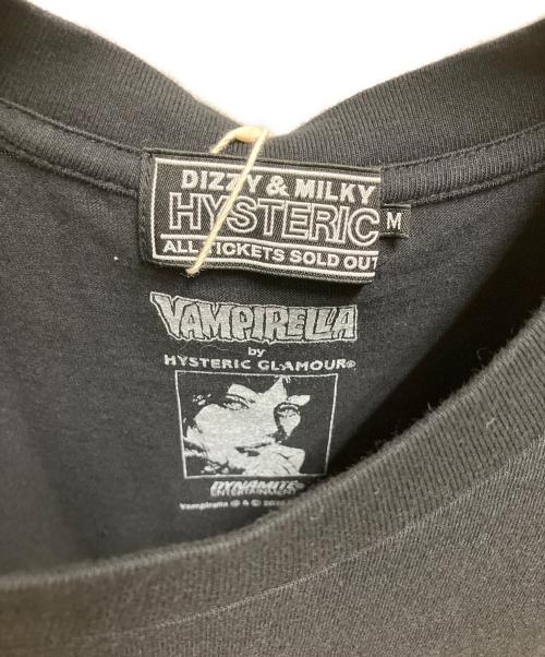 Hysteric Glamour（ヒステリックグラマー）Hysteric Glamour (ヒステリックグラマー) VAMPIRELLA/RUNNING RED Tシャツ ブラック サイズ:SIZE M 未使用品の古着・服飾アイテム