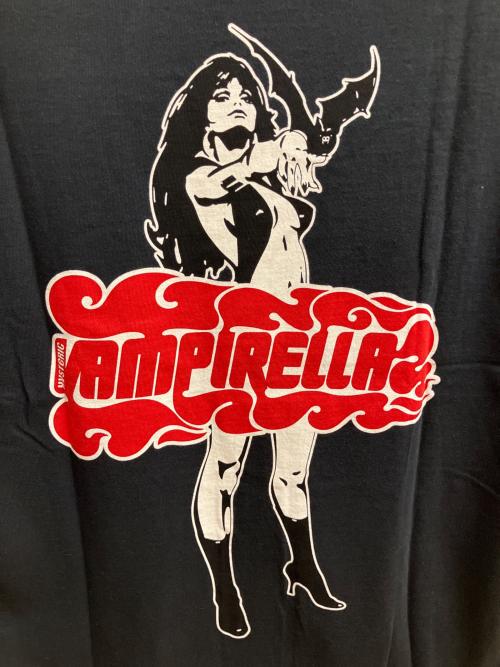 Hysteric Glamour（ヒステリックグラマー）Hysteric Glamour (ヒステリックグラマー) VAMPIRELLA (ヴァンピレラ) VAMPIRELLA/FLAME LOGO Tシャツ ブラック サイズ:SIZE M 未使用品の古着・服飾アイテム