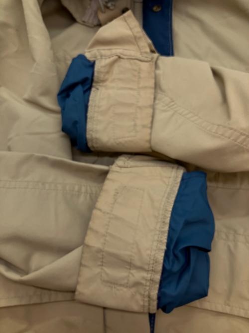 WOOLRICH（ウールリッチ）WOOLRICH (ウールリッチ) ナイロンジャケット ベージュ サイズ:SIZE Mの古着・服飾アイテム