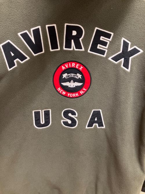 AVIREX（アヴィレックス）AVIREX (アヴィレックス) ヴァーシティー ロゴ フリース ジップパーカー フリースジャケット オリーブ サイズ:SIZE Mの古着・服飾アイテム