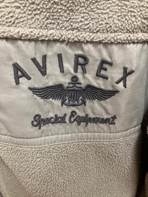 AVIREX（アヴィレックス）AVIREX (アヴィレックス) ヴァーシティー ロゴ フリース ジップパーカー フリースジャケット オリーブ サイズ:SIZE Mの古着・服飾アイテム