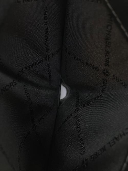 MICHAEL KORS（マイケル・コース）MICHAEL KORS (マイケル・コース) COOPER スクエア ジップ ウォレット 2つ折り財布 ブルーの古着・服飾アイテム