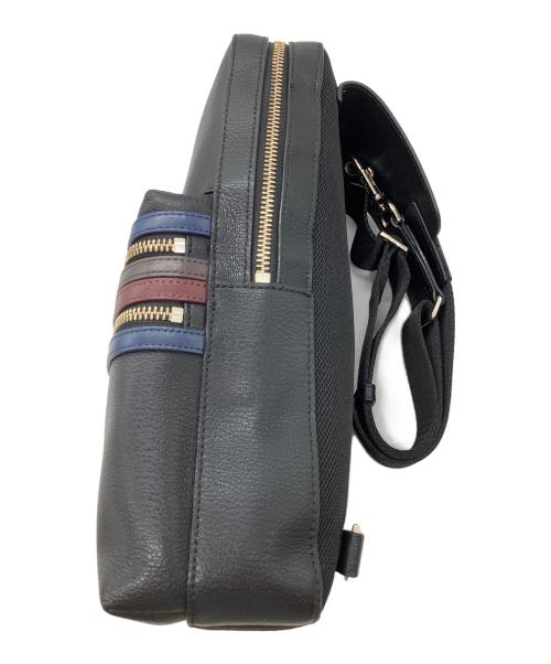 PAUL SMITH（ポールスミス）PAUL SMITH (ポールスミス) シグネチャージップストライプ ボディバッグ ブラックの古着・服飾アイテム