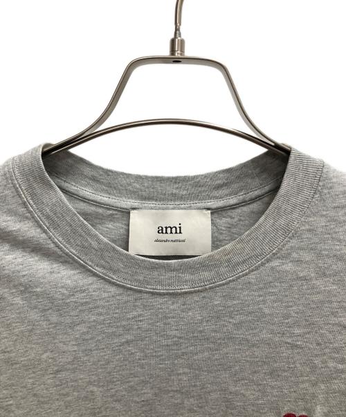 AMI Alexandre Mattiussi（アミアレクサンドルマテュッシ）AMI Alexandre Mattiussi (アミアレクサンドルマテュッシ) Ami de Coeur Tシャツ グレー×レッド サイズ:SIZE Mの古着・服飾アイテム