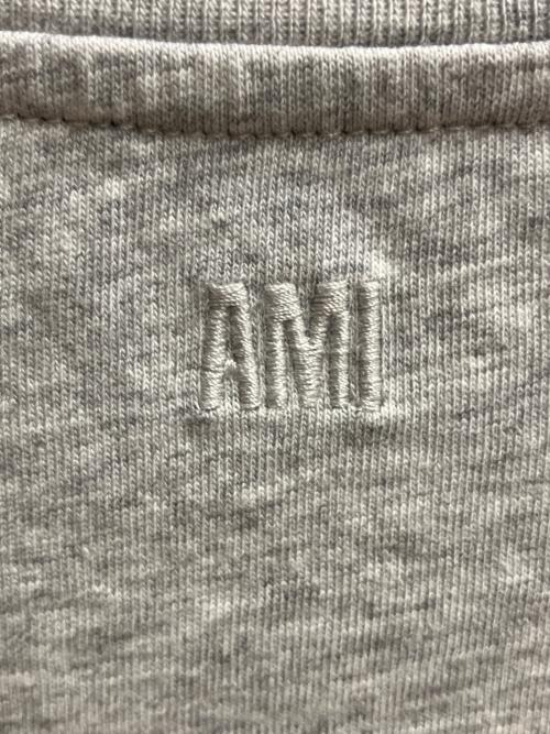 AMI Alexandre Mattiussi（アミアレクサンドルマテュッシ）AMI Alexandre Mattiussi (アミアレクサンドルマテュッシ) Ami de Coeur Tシャツ グレー×レッド サイズ:SIZE Mの古着・服飾アイテム