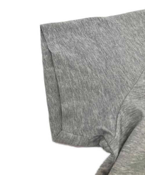 AMI Alexandre Mattiussi（アミアレクサンドルマテュッシ）AMI Alexandre Mattiussi (アミアレクサンドルマテュッシ) Ami de Coeur Tシャツ グレー×レッド サイズ:SIZE Mの古着・服飾アイテム