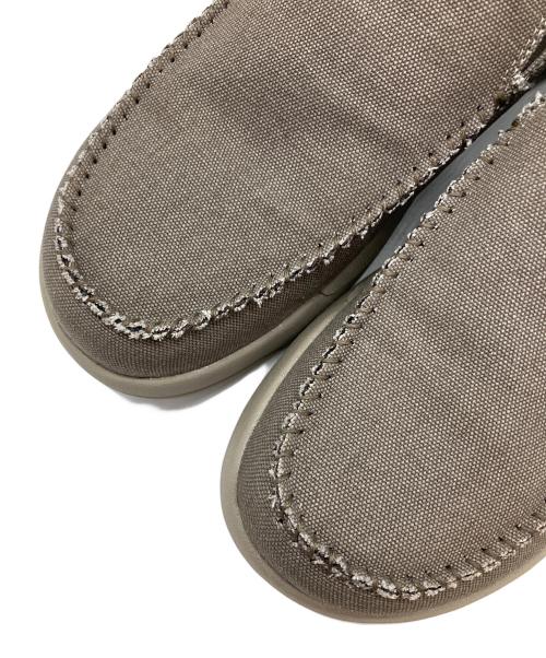 CLARKS（クラークス）CLARKS (クラークス) スリッポン グレー サイズ:SIZE 26.5cmの古着・服飾アイテム