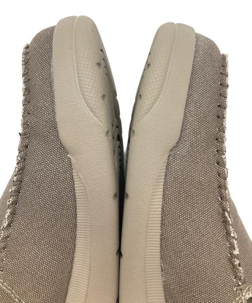 CLARKS（クラークス）CLARKS (クラークス) スリッポン グレー サイズ:SIZE 26.5cmの古着・服飾アイテム