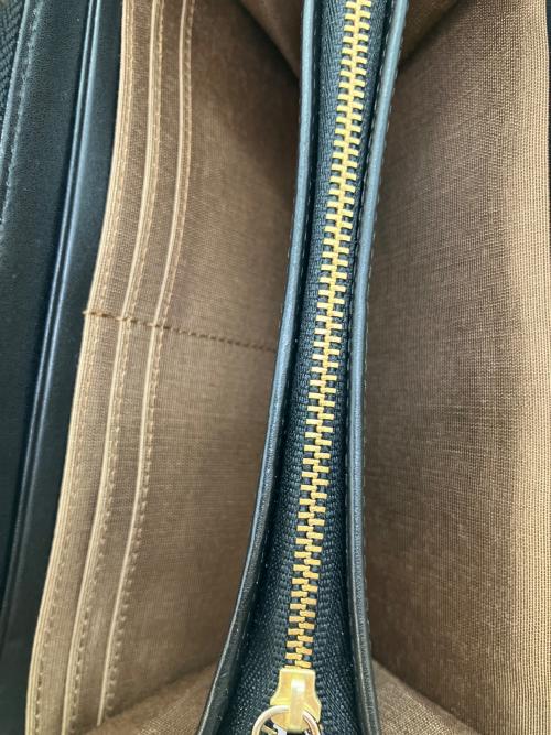 russet（ラシット）russet (ラシット) ハーネスブラック ラウンドファスナー長財布 ブラック 未使用品の古着・服飾アイテム