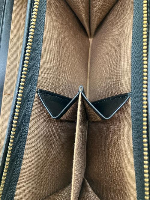 russet（ラシット）russet (ラシット) ハーネスブラック ラウンドファスナー長財布 ブラック 未使用品の古着・服飾アイテム