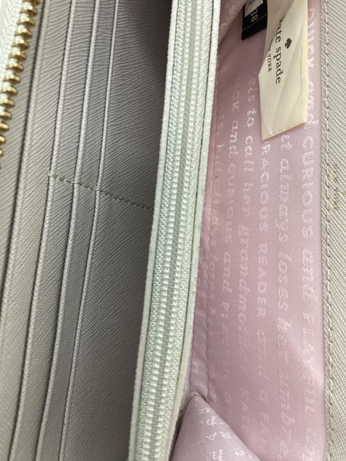 Kate Spade（ケイトスペード）Kate Spade (ケイトスペード) ラウンドファスナー財布 ベージュの古着・服飾アイテム