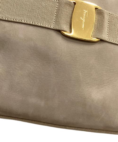 Salvatore Ferragamo（サルヴァトーレ フェラガモ）Salvatore Ferragamo (サルヴァトーレ フェラガモ) ヴァラ ショルダーバッグ ベージュの古着・服飾アイテム