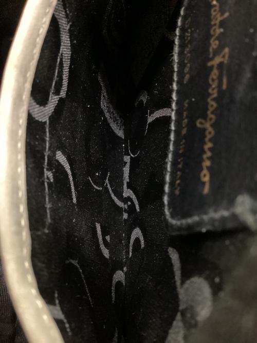 Salvatore Ferragamo（サルヴァトーレ フェラガモ）Salvatore Ferragamo (サルヴァトーレ フェラガモ) ヴァラ ショルダーバッグ ベージュの古着・服飾アイテム