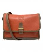 LOEWEロエベ）の古着「アナグラム レザーショルダーバッグ」｜レッド×ブラウン