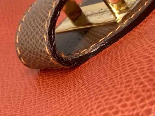 LOEWE（ロエベ）LOEWE (ロエベ) アナグラム レザーショルダーバッグ レッド×ブラウンの古着・服飾アイテム