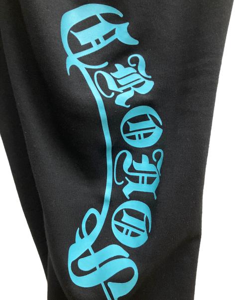 CRONOS（クロノス）CRONOS (クロノス) BLACKLETTER SKINNY PANTS スウェットパンツ ブラック サイズ:SIZE Lの古着・服飾アイテム