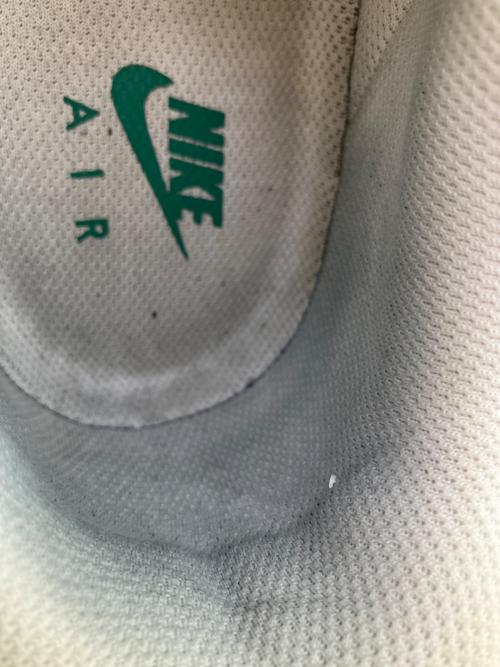 NIKE（ナイキ）NIKE (ナイキ) AIR FORCE 1 '07 ローカットスニーカー ホワイト×グリーン サイズ:SIZE 28cmの古着・服飾アイテム